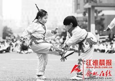  合肥一小学办“武术节”各“门派”齐展拳脚